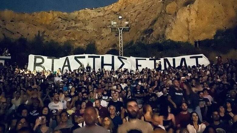 Δημήτρης Λιγνάδης: «Βιαστής είναι» και σε συναυλία του Θανάση Παπακωνσταντίνου (vid)