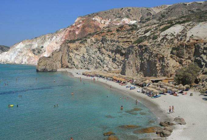 Άφησε τη σκόνη του σε Μύκονο- Σαντορίνη: Το ελληνικό νησί-όνειρο που ψηφίστηκε το 2ο καλύτερο στην Ευρώπη