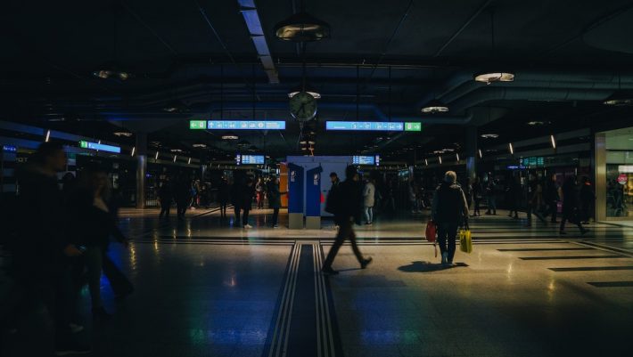 Σβήνουν τα φώτα: Τα 3 μέτρα που πήρε η Γερμανία για την εξοικονόμηση ενέργειας έρχονται και στην Ελλάδα