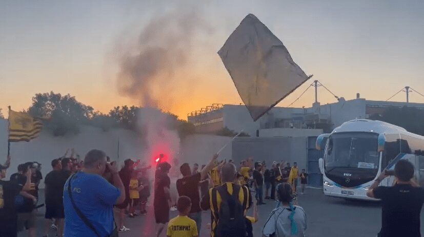 ΑΠΟΚΛΕΙΣΤΙΚΟ ΒΙΝΤΕΟ: Η υποδοχή της αποστολής της ΑΕΚ στο Μακάρειο Στάδιο (vids)