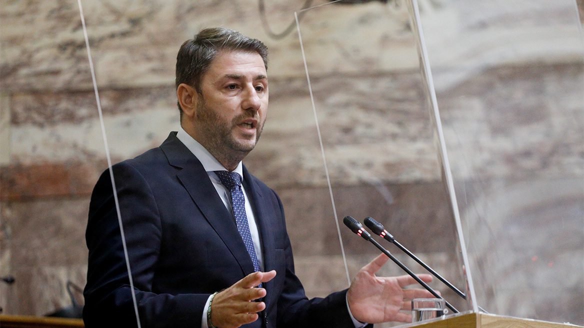 Ανδρουλάκης: «Αλαζόνας ο κύριος Μητσοτάκης, δεν απάντησε γιατί με παρακολουθούν»