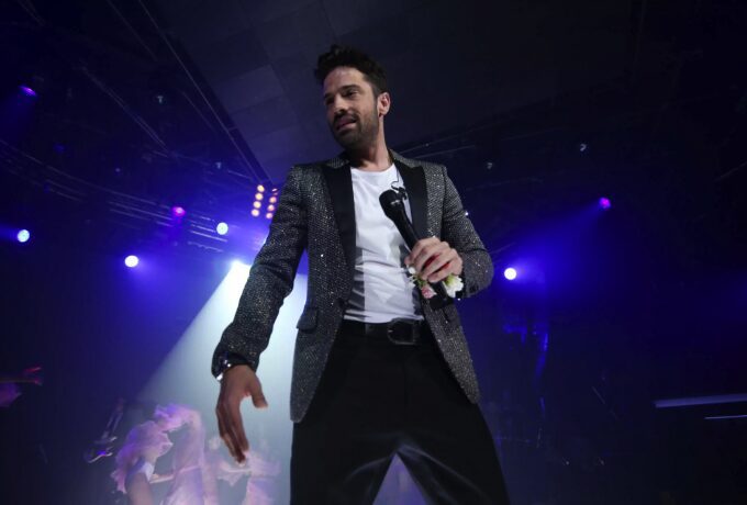 Κωνσταντίνος Αργυρός: Τηλεφώνημα για βόμβα στη συναυλία του στη Σαντορίνη