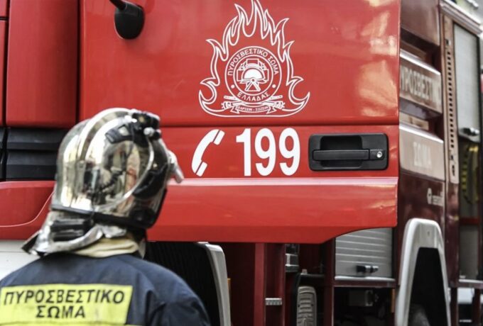 Φωτιά απειλεί την Πολυτεχνειούπολη Ζωγράφου – Εστάλη μήνυμα 112 στους κατοίκους