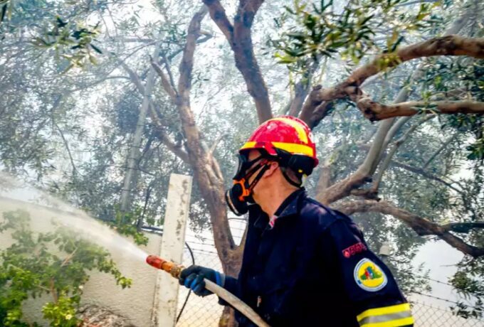 Φωτιά τώρα στον Ασπρόπυργο: Στο σημείο ισχυρές δυνάμεις της Πυροσβεστικής