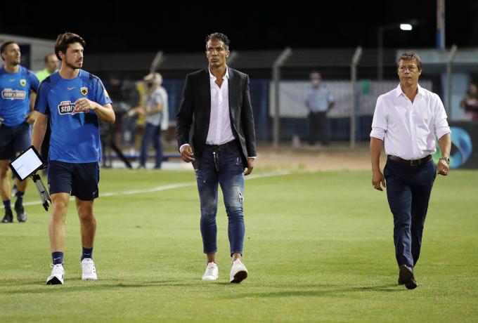 Φιλική αναμέτρηση μεταξύ ΑΕΚ Β’ και Κ19 υπό το βλέμμα Κουχάρσκι, Κονέ και Άλβες