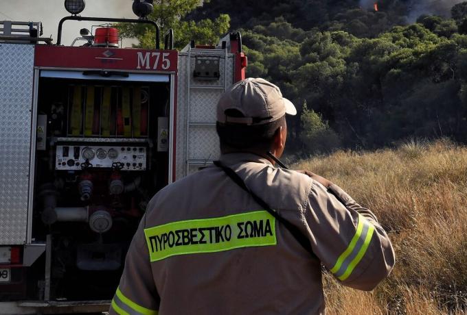 Φωτιά στον Κορυδαλλό στο όρος Αιγάλεω – Σηκώθηκε κι ελικόπτερο