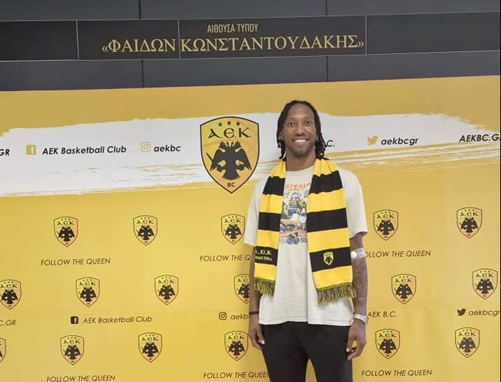 Ακίλ Μίτσελ: Ξεναγήθηκε στο «Olympic Hall» των Άνω Λιοσίων (pics)