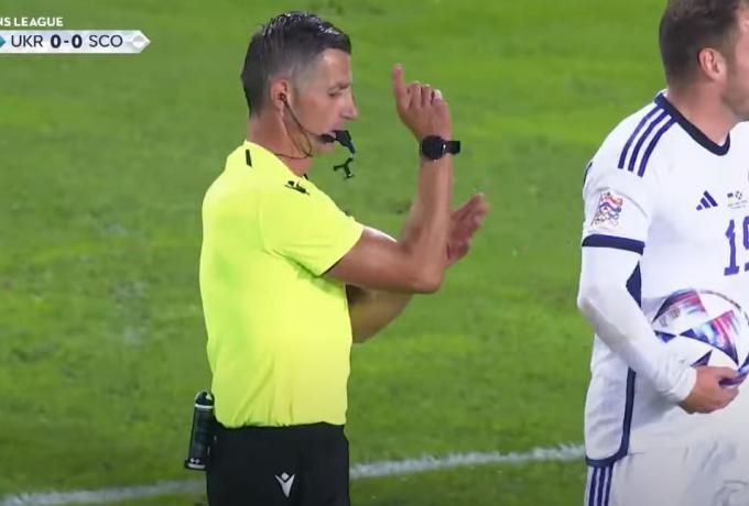 Ουκρανία-Σκωτία: Έδωσε χέρι-πέναλτι σε κεφαλιά ο Σιδηρόπουλος – Aκυρώθηκε μέσω VAR (vid)