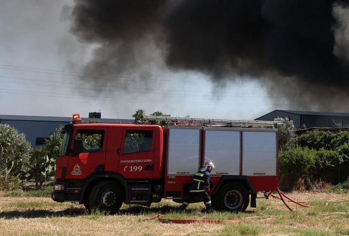 Μεγάλη φωτιά στη Ναύπακτο – Δεν απειλούνται σπίτια