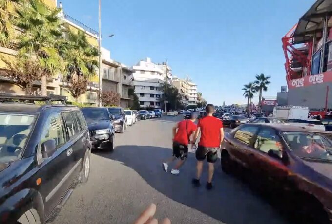 Έκλεψαν και χτύπησαν Νοτιοκορεάτη στο Καραϊσκάκη ενώ έβγαζε live video!