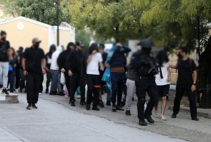 Πολυτεχνειούπολη: Ποινική δίωξη για κακουργήματα και πλημμελήματα στους 23 από τους 32 συλληφθέντες