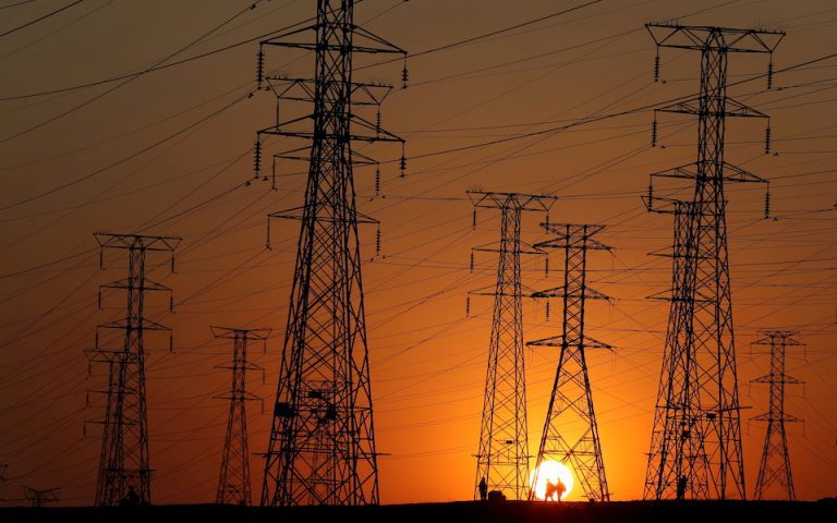 Η Ευρώπη σβήνει τα φώτα – Στο σκοτάδι Λούβρο, Βερσαλλίες και οι αυτοκινητόδρομοι της Βαλονίας στο Βέλγιο