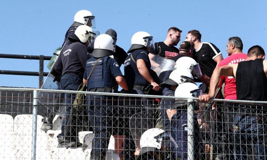 Φίλαθλοι ΟΦΗ: Φθορές στο γήπεδο, απόπειρα εισβολής στη Θύρα 1 και στα επίσημα, πετροπόλεμος προς τη Θύρα 1, που παραδοσιακά φιλοξενεί οικογένειες!
