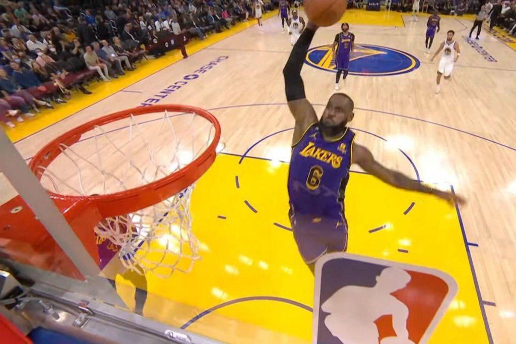 Στην κορυφή του Top-10 στο NBA ο Λεμπρόν (vid)