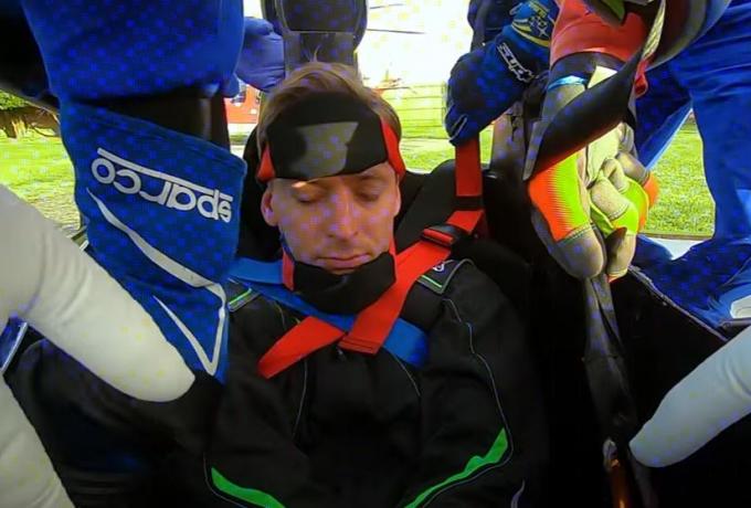 Πώς μπορεί να βγει με ασφάλεια από το μονοθέσιο του ένας οδηγός της Φόρμουλα 1; (vid)