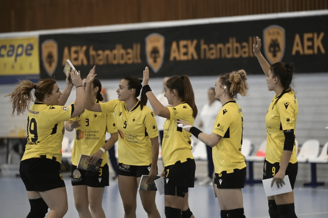 Χάντμπολ Γυναικών: Ο κόσμος φώναξε ότι θα είναι ΔΙΠΛΑ και στα κορίτσια της ΑΕΚάρας!