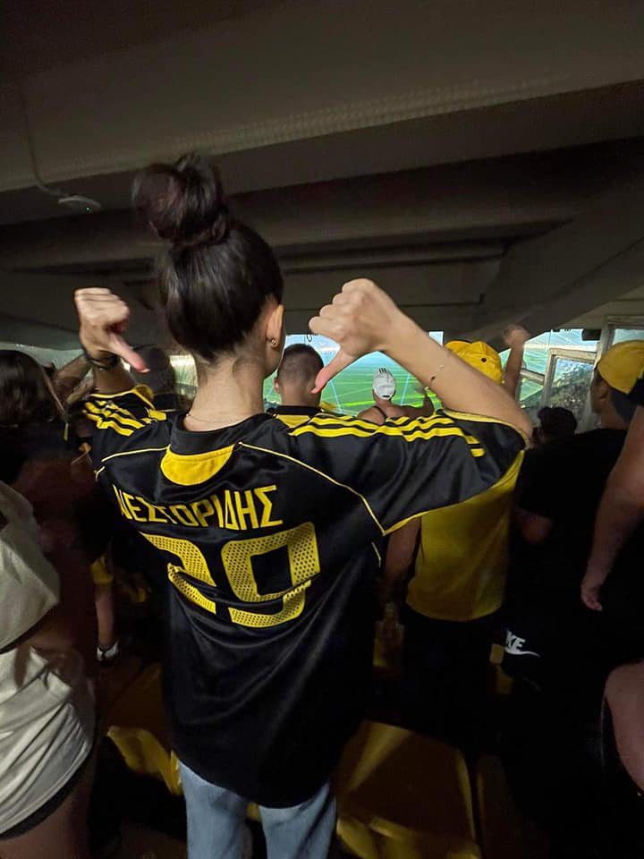 Τα εγγόνια του Νεστορίδη δεν πήγαν στα επίσημα για να φωνάξουν «Νεστορίδης ολέ, ολέ, ολέ» μαζί με όλους! (ΦΩΤΟ)