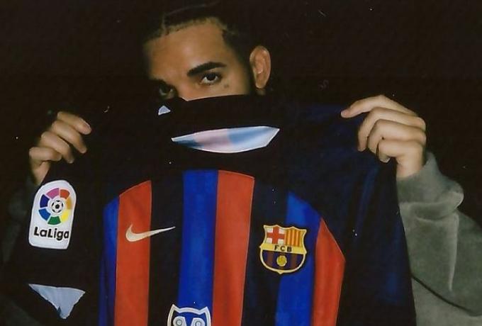 Με το λογότυπο του ράπερ Drake η φανέλα της Μπαρτσελόνα στο clasico