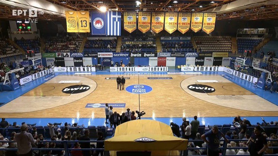 Απίστευτα σκηνικά οπαδικής αλητείας στο Περιστέρι!