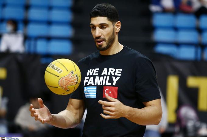 Εντυπωσιασμένος με το γήπεδο της ΑΕΚ στα Λιόσια ο Καντέρ