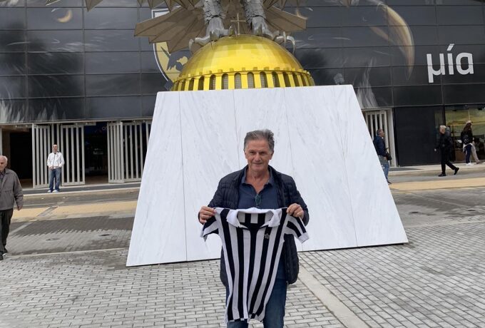 Η φανέλα της Γιουβέντους από τη ρεβάνς στα ημιτελικά του Κυπέλλου ΟΥΕΦΑ στο Μουσείο της ΑΕΚ! (photo)