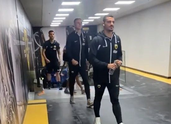 Η άφιξη της αποστολής της ΑΕΚ (vid)