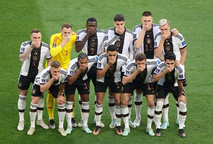 Το δικό τους μήνυμα για τις απαγορεύσεις της FIFA έστειλαν οι παίκτες της Γερμανίας!
