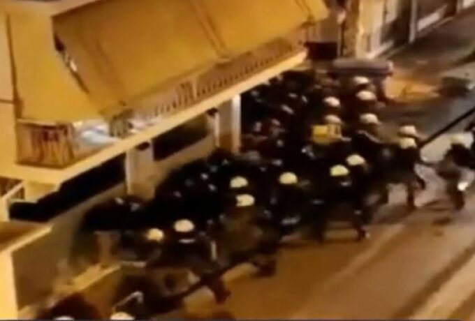 Περιστέρι: Ο Αρχηγός της ΕΛ.ΑΣ. «καθάρισε» τον επικεφαλής των ΜΑΤ για την επίθεση στους οπαδούς του Άρη