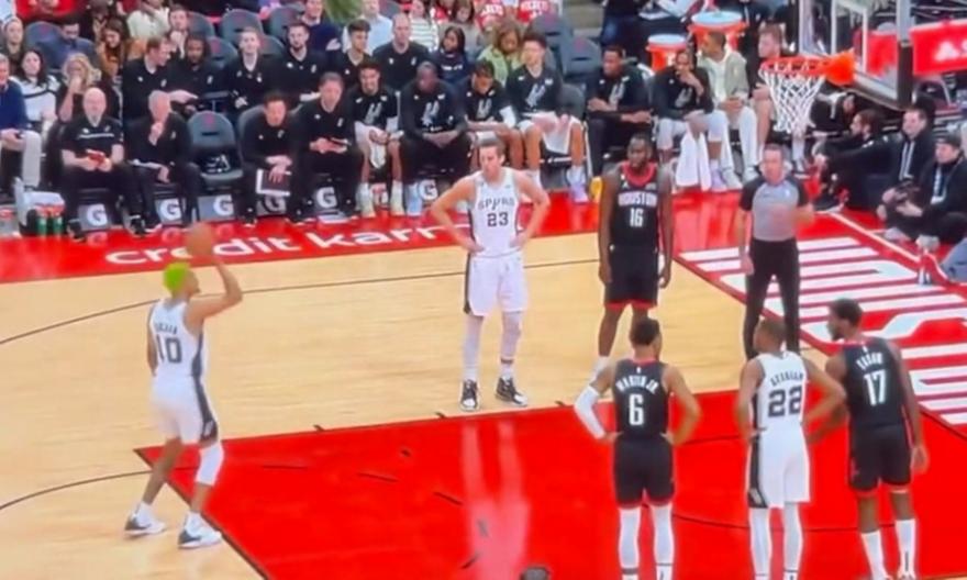 NBA: Παίκτης των Σπερς δεν σταυρώνει βολή και ξεκίνησε να σουτάρει σαν… Κόρφας! (vid)