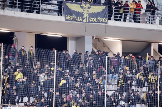 Βόλος – ΑΕΚ: Η «μάχη» των πιτσιρικάδων στο Πανθεσσαλικό για τη φανέλα του Αραούχο (pic)