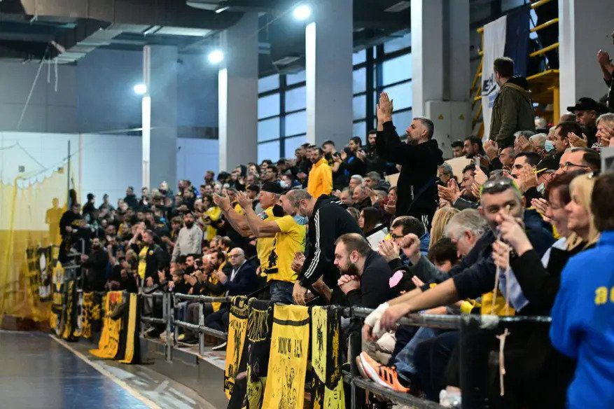 Χάντμπολ: Τα… πανηγύρια των παικτών και του κόσμου με πρωταγωνιστή έναν πιτσιρικά! (vid)