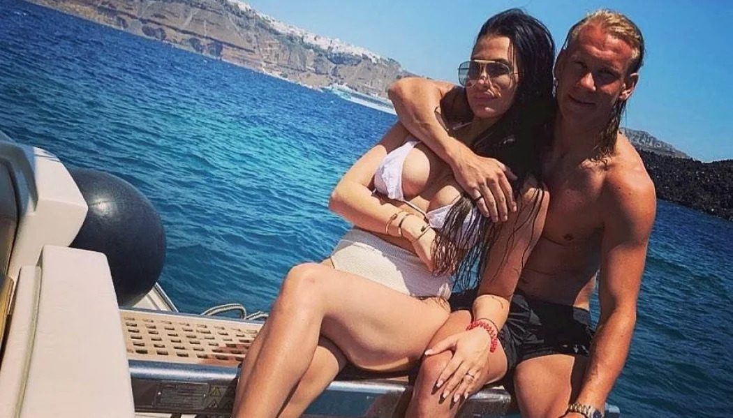 Η… κουκλάρα σύζυγος του Βίντα τρέλανε το Κατάρ – Η απίστευτη ομοιότητα με τον γιο του (ΦΩΤΟ)