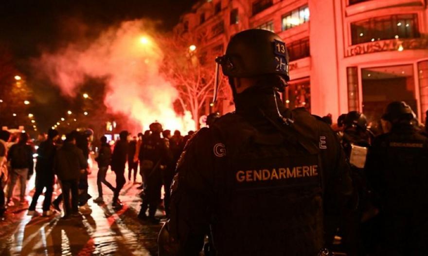 Συνελήφθησαν μέλη ακροδεξιών οργανώσεων για τα επεισόδια στη Γαλλία!