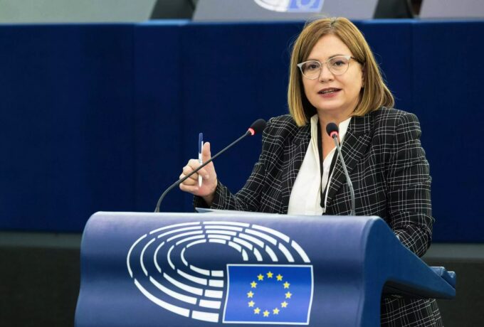 Μαρία Σπυράκη σε Live News: Θα στραφώ εναντίον του συνεργάτη μου