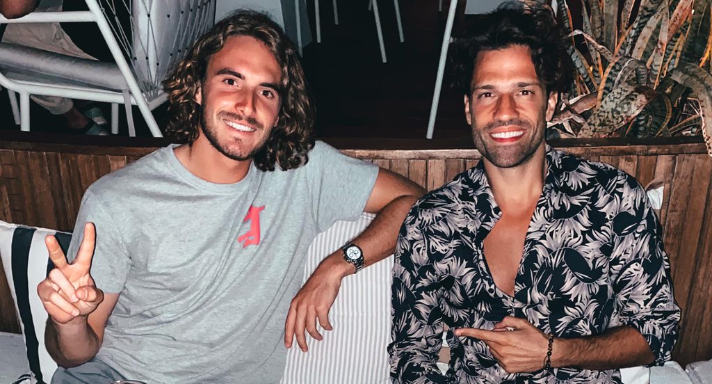 Στον Αργυρό ο Τσιτσιπάς μαζί με φίλους