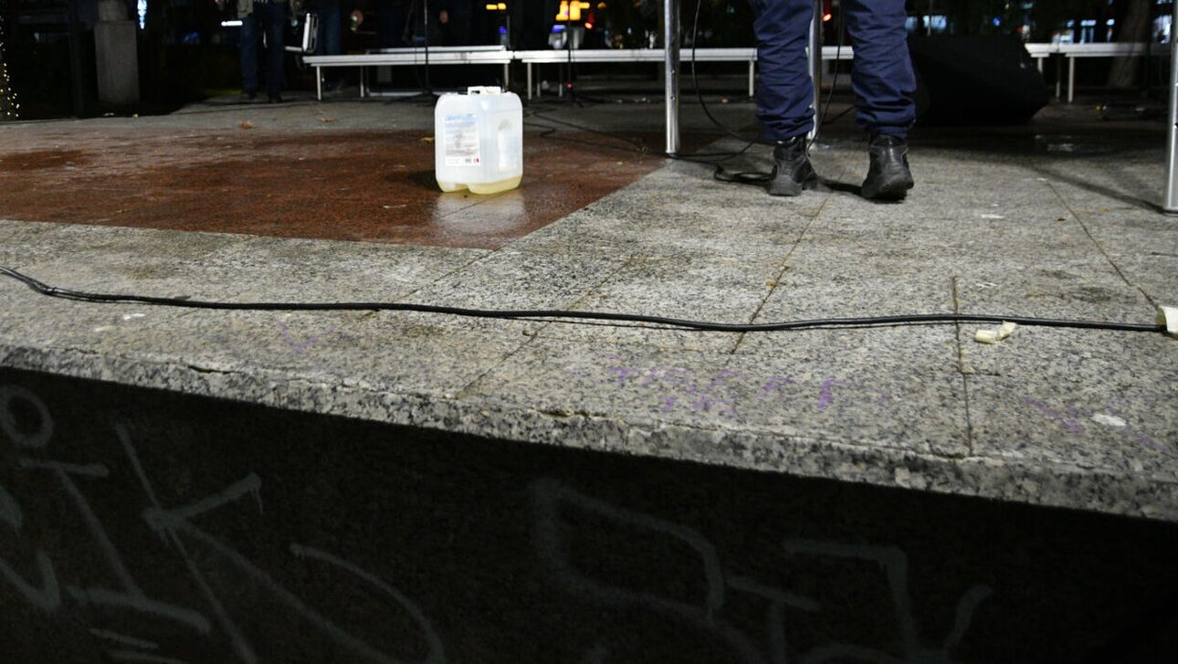 Λάρισα: Άνδρας απειλούσε να αυτοπυρποληθεί στην κεντρική πλατεία