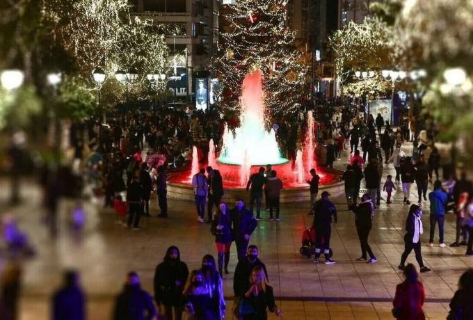 Εορταστικό ωράριο Χριστουγέννων: Ανοιχτά τα καταστήματα την Κυριακή