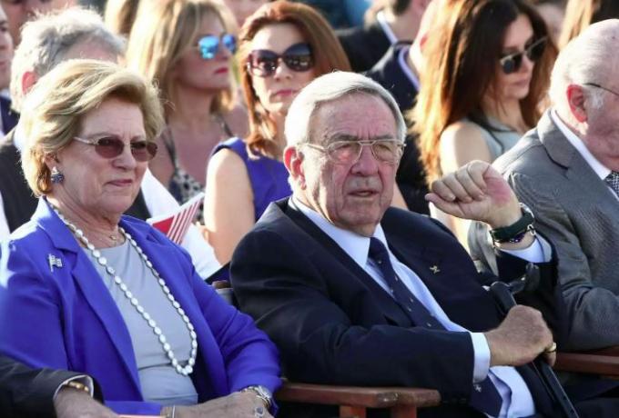 Σε λαϊκό προσκύνημα για 4 ώρες τη Δευτέρα η σορός του Κωνσταντίνου – Ποιοι θα έρθουν στην Αθήνα