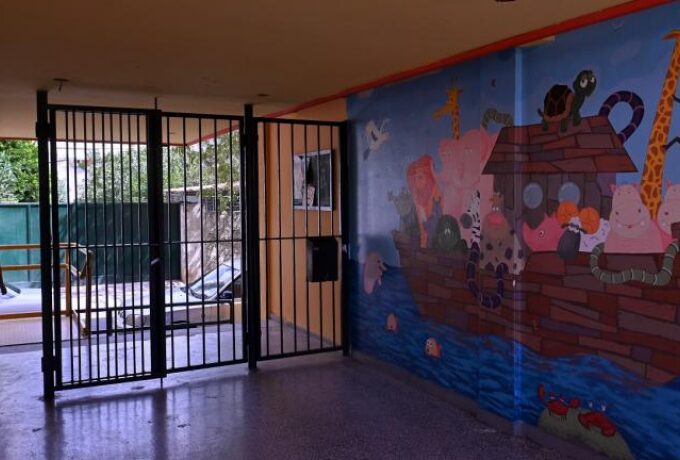 «Περιμένουμε το μοιραίο» – Τρόμος από «αδέσποτες» σφαίρες σε σχολεία της Δυτ. Αττικής (vid)
