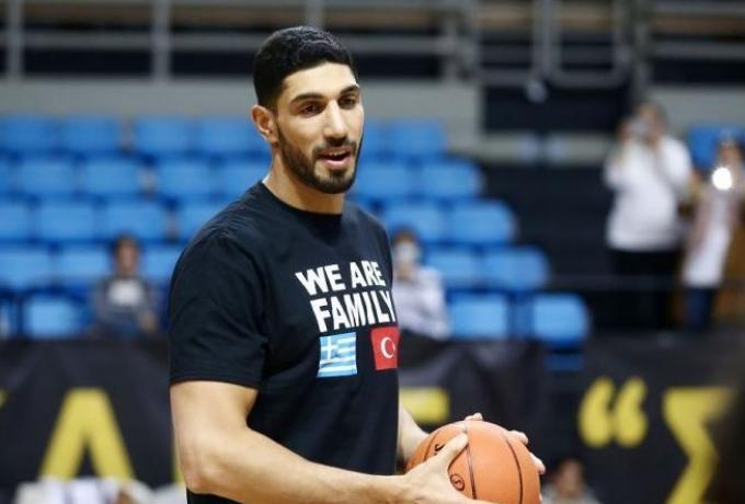 Σοκαριστικά τα μηνύματα που δέχεται ο Καντέρ: «Θα σου κόψουμε το κεφάλι και θα το δώσουμε στα σκυλιά»!