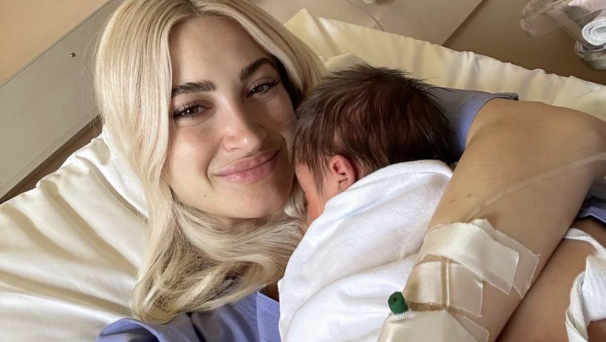 Τούνη: Δείχνει το σώμα της χωρίς ρετούς 4 μέρες μετά τη γέννα και αποθεώνεται (Vid)