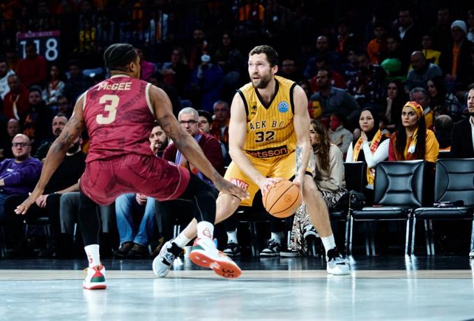 Τεράστια νίκη επί της Γαλατάσαραϊ μέσα στην Τουρκία!