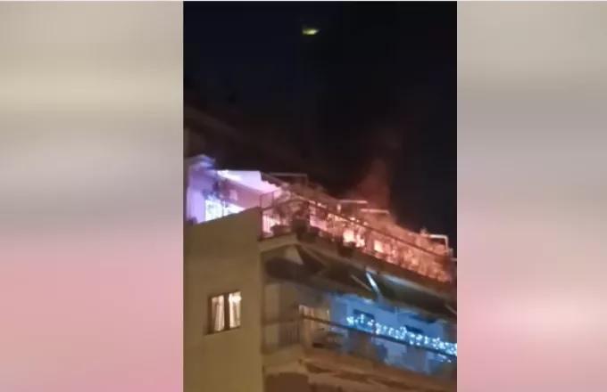 Θεσσαλονίκη: Τέντα διαμερίσματος άρπαξε φωτιά από τα πυροτεχνήματα