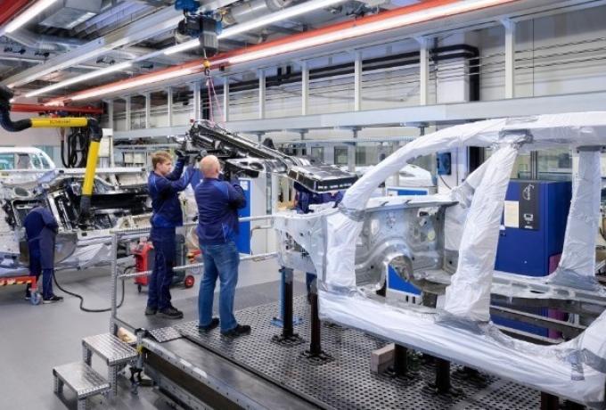 Στην Ευρώπη τα 2/10 αυτοκίνητα που παράγονται παγκοσμίως – Από πότε δεν έχει εργοστάσιο παραγωγής η Ελλάδα