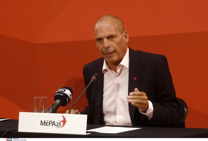Ζήτησε αποπομπή Θεοδωρικάκου ο Βαρουφάκης – Δεν αναγνώρισε στους συλληφθέντες αυτούς που τον γρονθοκόπησαν