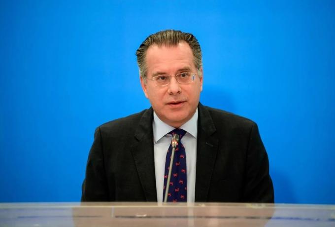 Ο «εργασιομανής» Κουμουτσάκος: «Ως κοινωνία μας αρέσει να δουλεύουμε έως τα 67, είναι ωραίο» (vid)