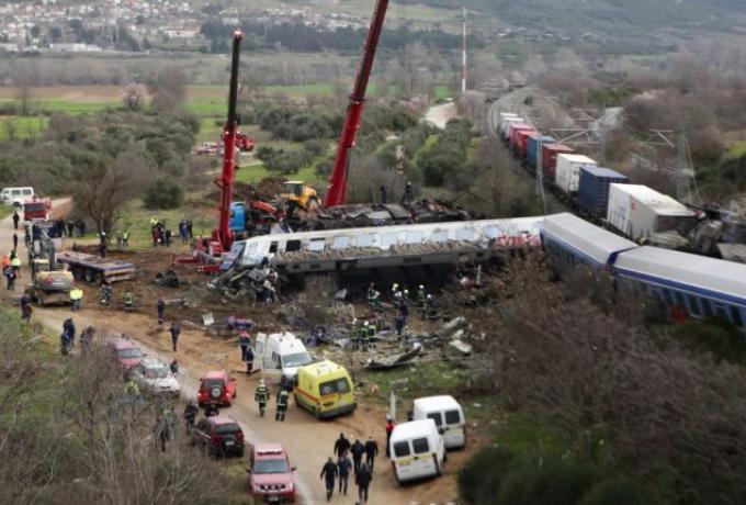 «Μείνε ψύχραιμη και πάρε αναπνοές»: Ανατριχιαστικό βίντεο από τα πρώτα λεπτά μετά τη σύγκρουση των τρένων