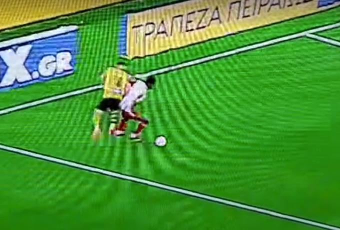 Ολυμπιακός-ΑΕΚ: Δεν τηρήθηκε το fair play στο 1-1 του Μπακαμπού – Ο Μάσα αγνόησε χτύπημα στο κεφάλι του Χατζισαφί! (vid)