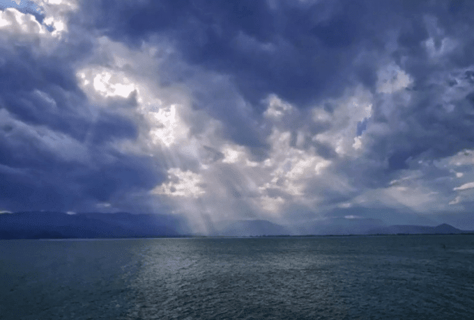 Καιρός: Βροχές και πτώση θερμοκρασίας σε Ιόνιο και δυτικά ηπειρωτικά