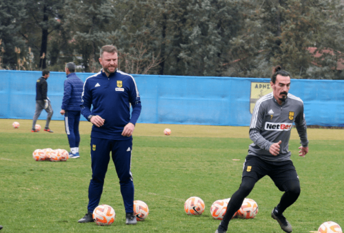 Άρης: Ανασυγκρότηση και στροφή στην ΑΕΚ – Εκτός ο Καμαρά